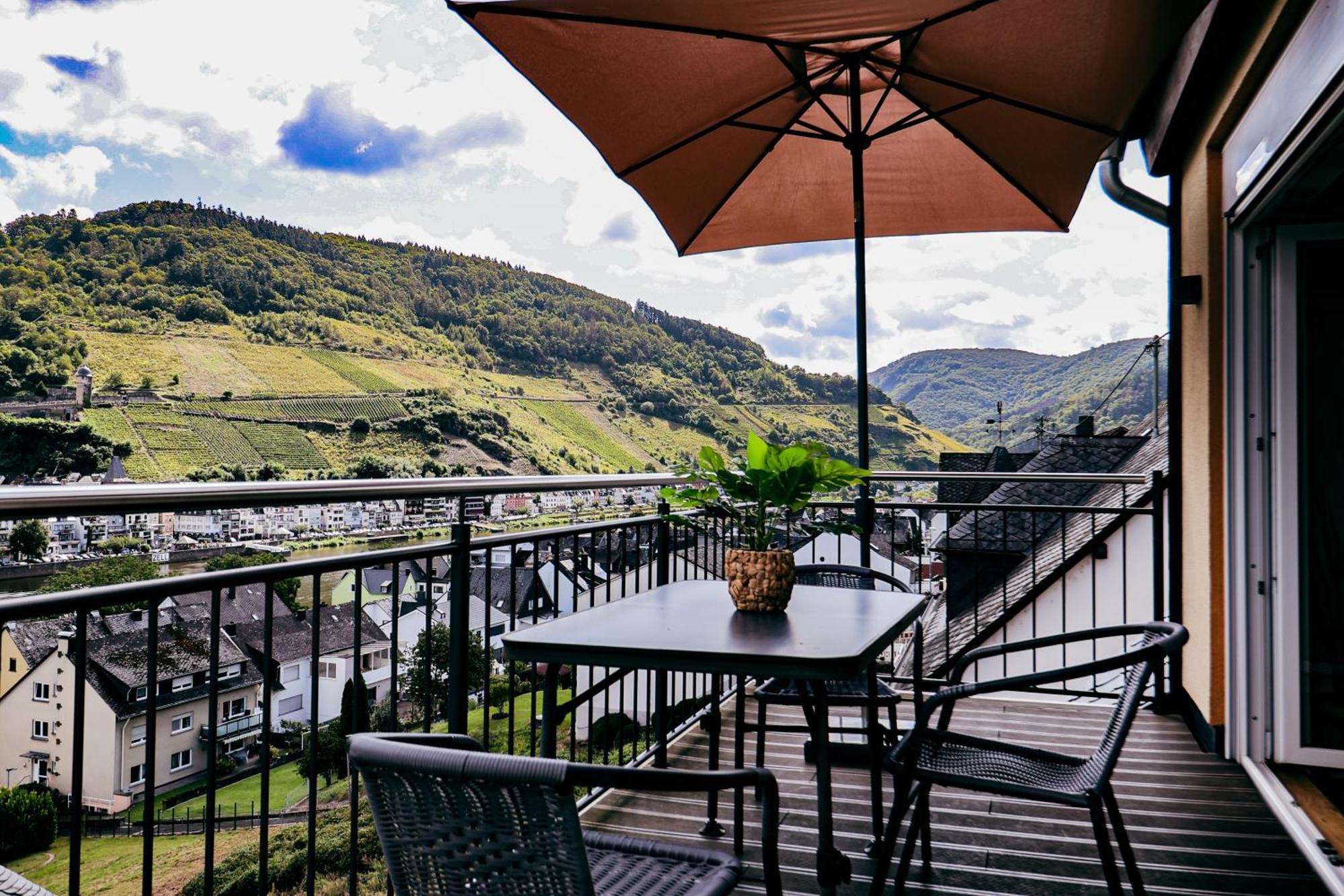 Sky Apartment, Blick Zur Mosel, Grosser Balkon, Kaffeemaschine, Smart Tv Zell an der Mosel Dış mekan fotoğraf