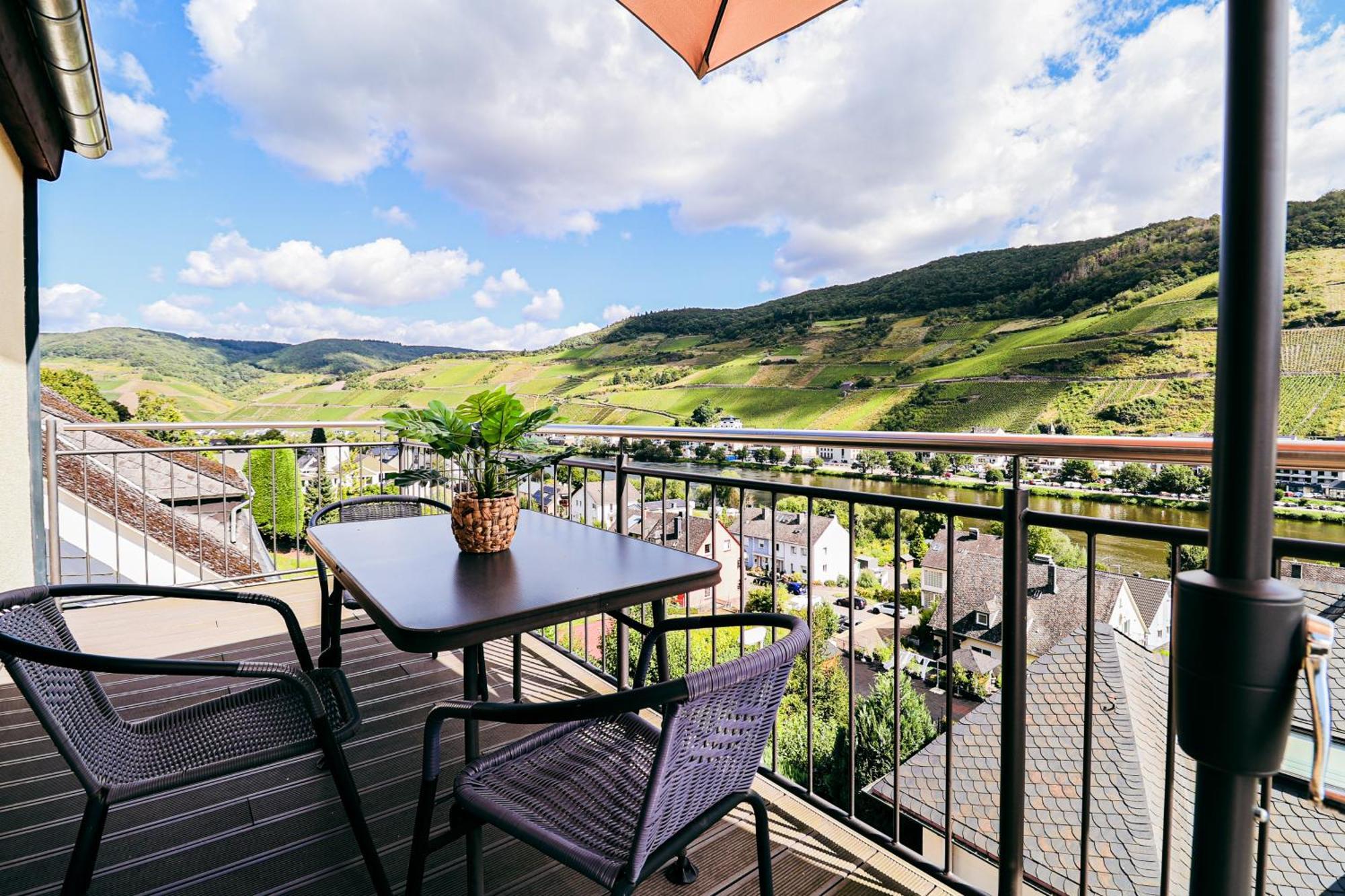 Sky Apartment, Blick Zur Mosel, Grosser Balkon, Kaffeemaschine, Smart Tv Zell an der Mosel Dış mekan fotoğraf