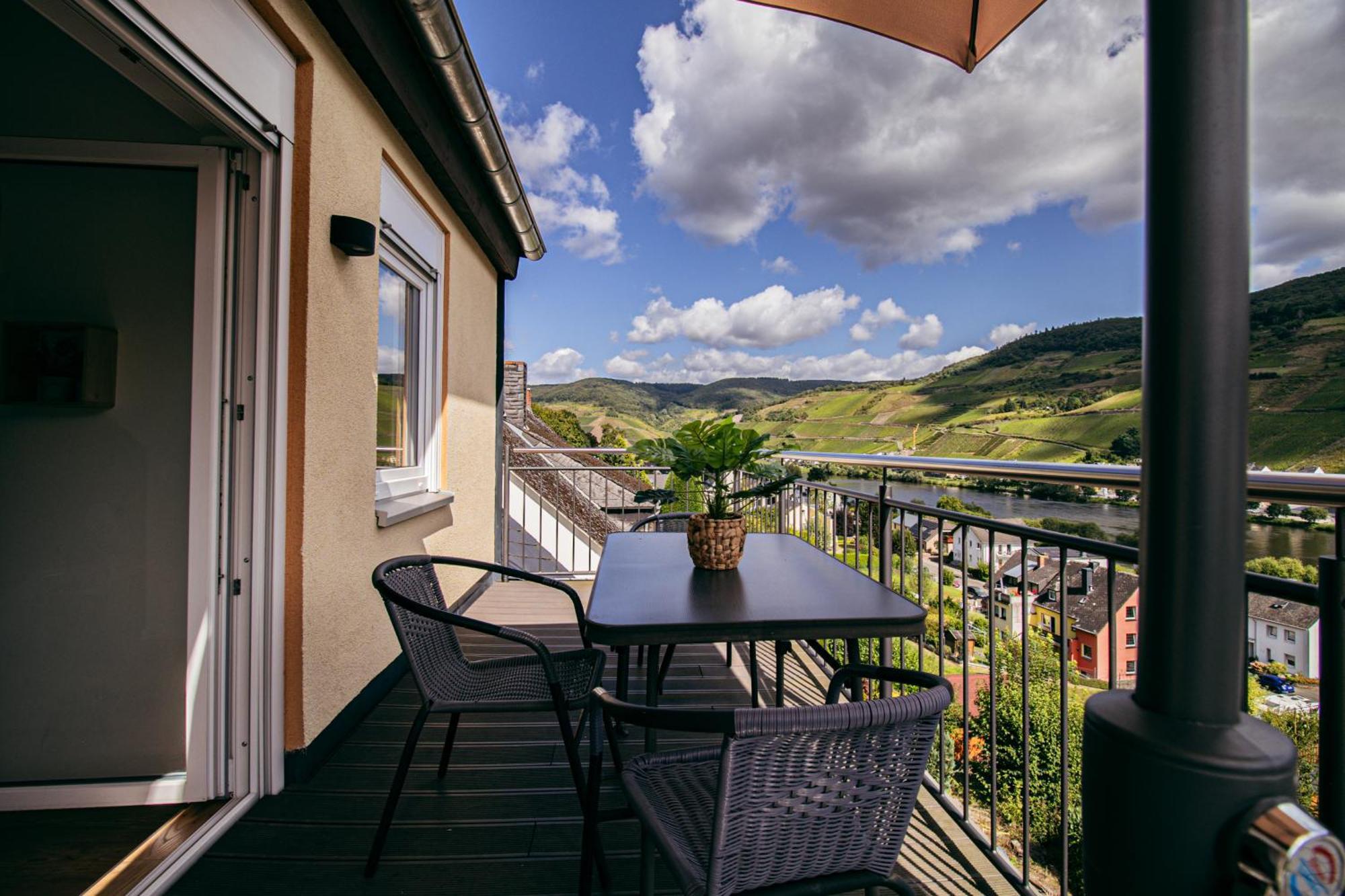 Sky Apartment, Blick Zur Mosel, Grosser Balkon, Kaffeemaschine, Smart Tv Zell an der Mosel Dış mekan fotoğraf